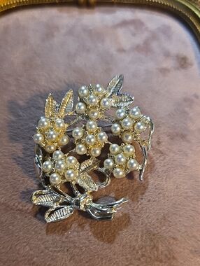 Vintage Lisner Gold-Tone Pearl Floral Brooch - Women Jewelry